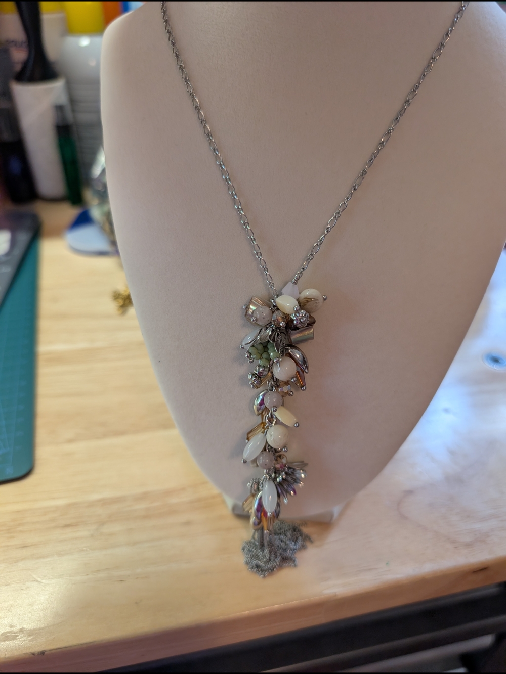 Silver Chain Cluster Pendant Necklace with Cream and Iridescent Beads